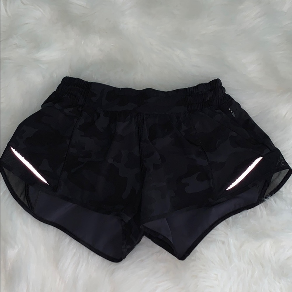 LULULEMON INCOGNITO BLACK CAMO HOTTY HOT SHORTS